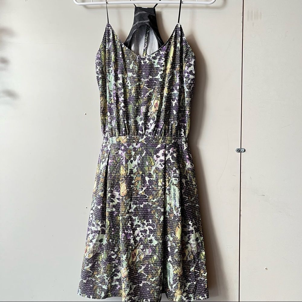 EUC Lululemon City Summer Dress in Floral Sport White Multi sz 4